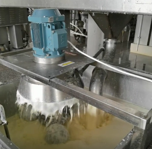 Hygienic mechanical foam breaker on a food-grade stainless tank (schematic)